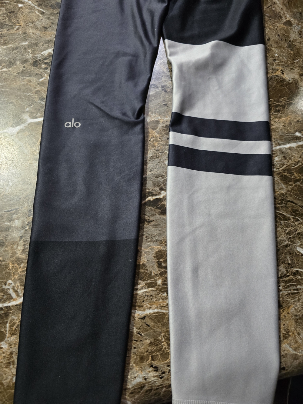 ALO Yoga High-Waist Black Leggings with Subtle Logo